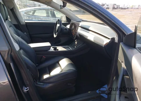 2021 Tesla Model Y Long Range Dual Motor All-Wheel Drive z USA, uszkodzony, nr VIN 5YJYGDEE8MF209021